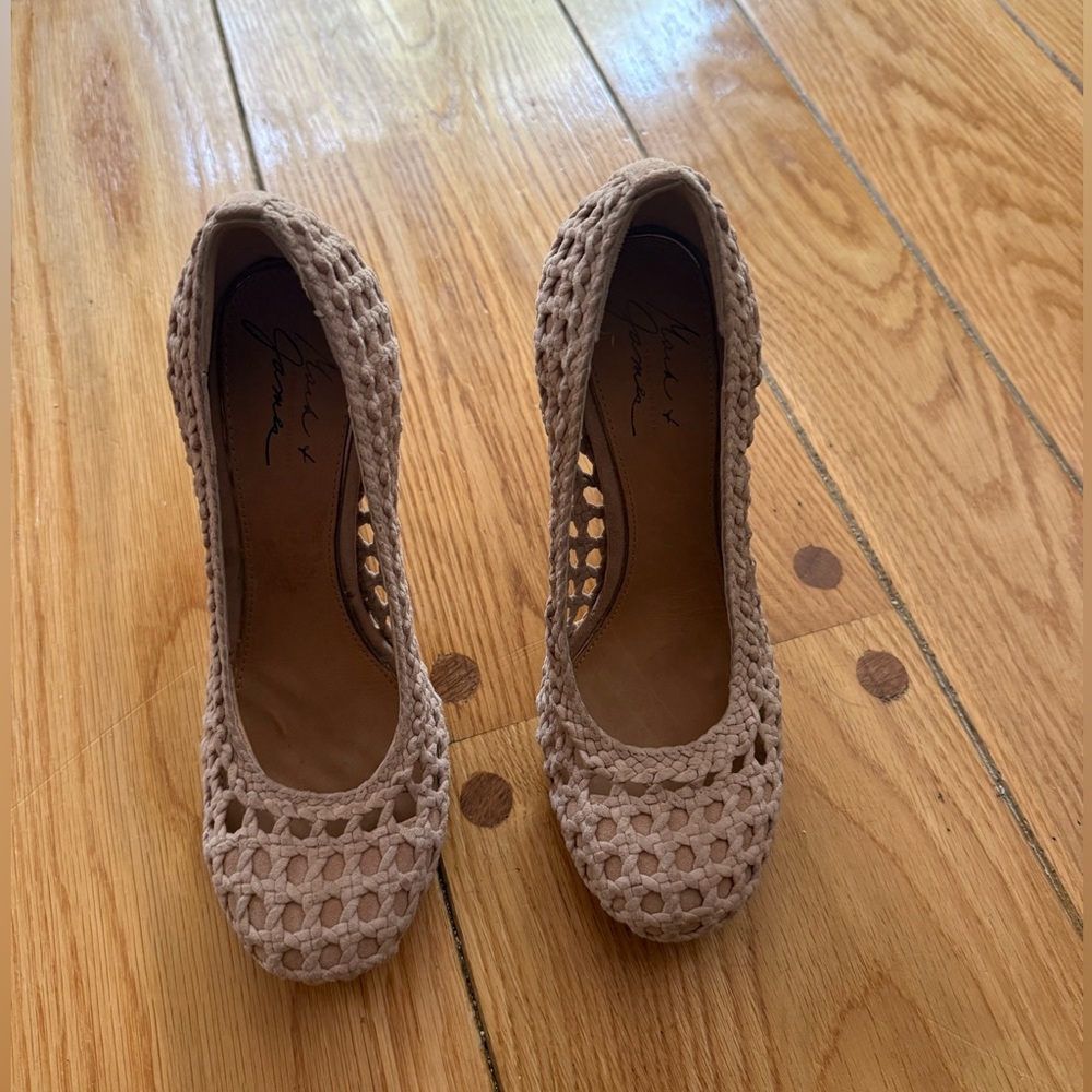 Badgley Mischka Taupe Woven Heels